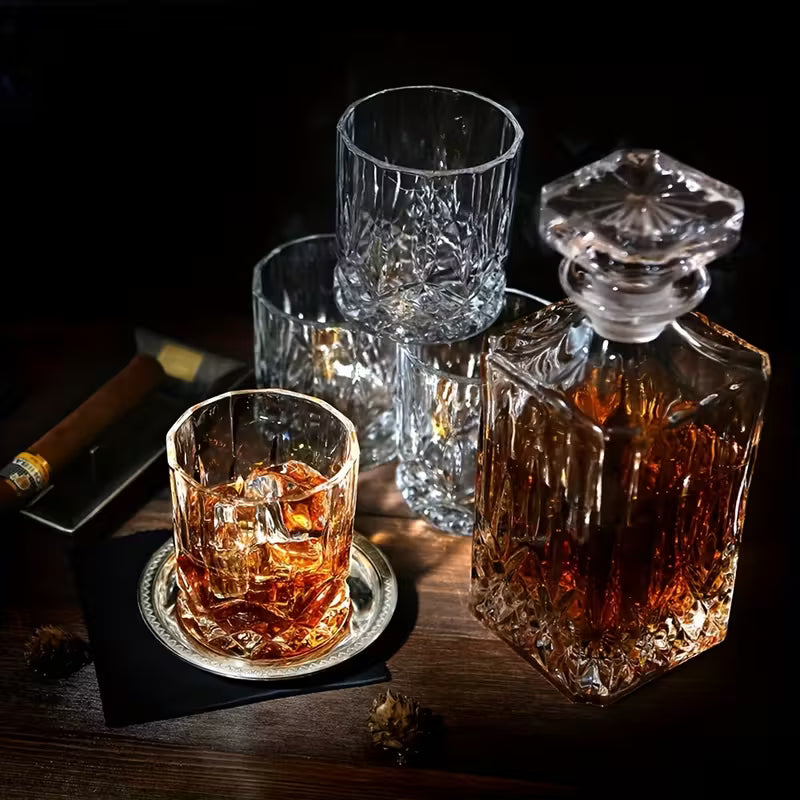 Sada láhve a sklenic na whiskey