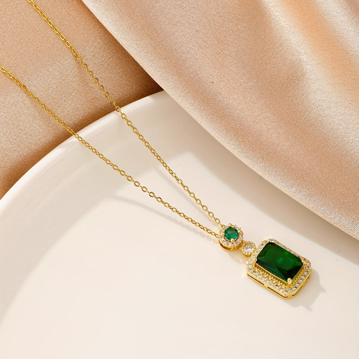 Collier Greta ozdobený smaragdovým kamenem