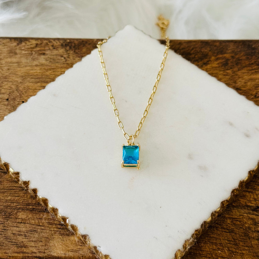 Náhrdelník s Přívěskem ve Tvaru Smaragdu