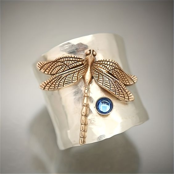 Vintage Stříbrný Prsten s Zlatou Vážkou