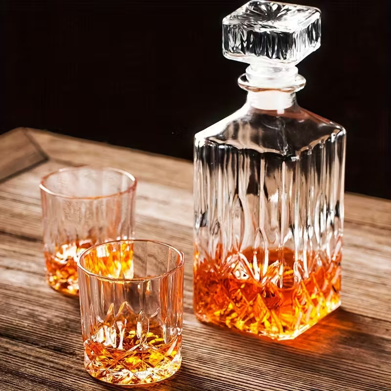 Sada láhve a sklenic na whiskey