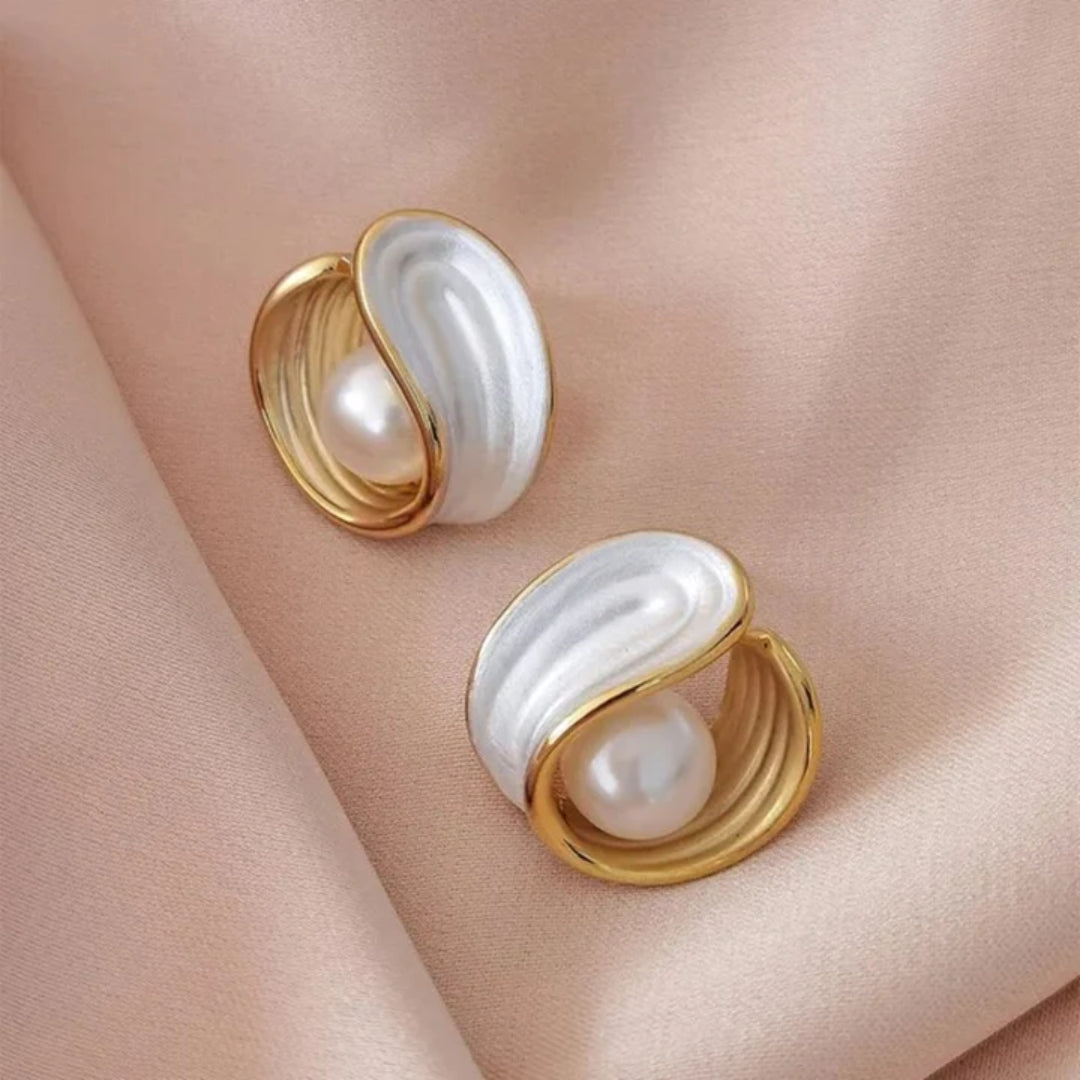 Luxusní náušnice z bílé opály a zlatých perel
