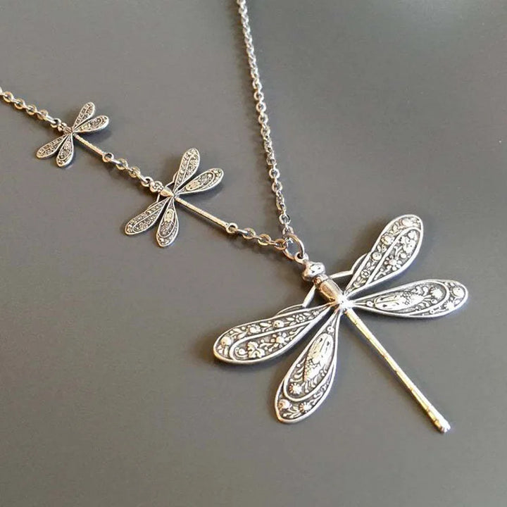 Vintage Dragonfly Necklace – Evokující Změnu, Světlo a Svobodu
