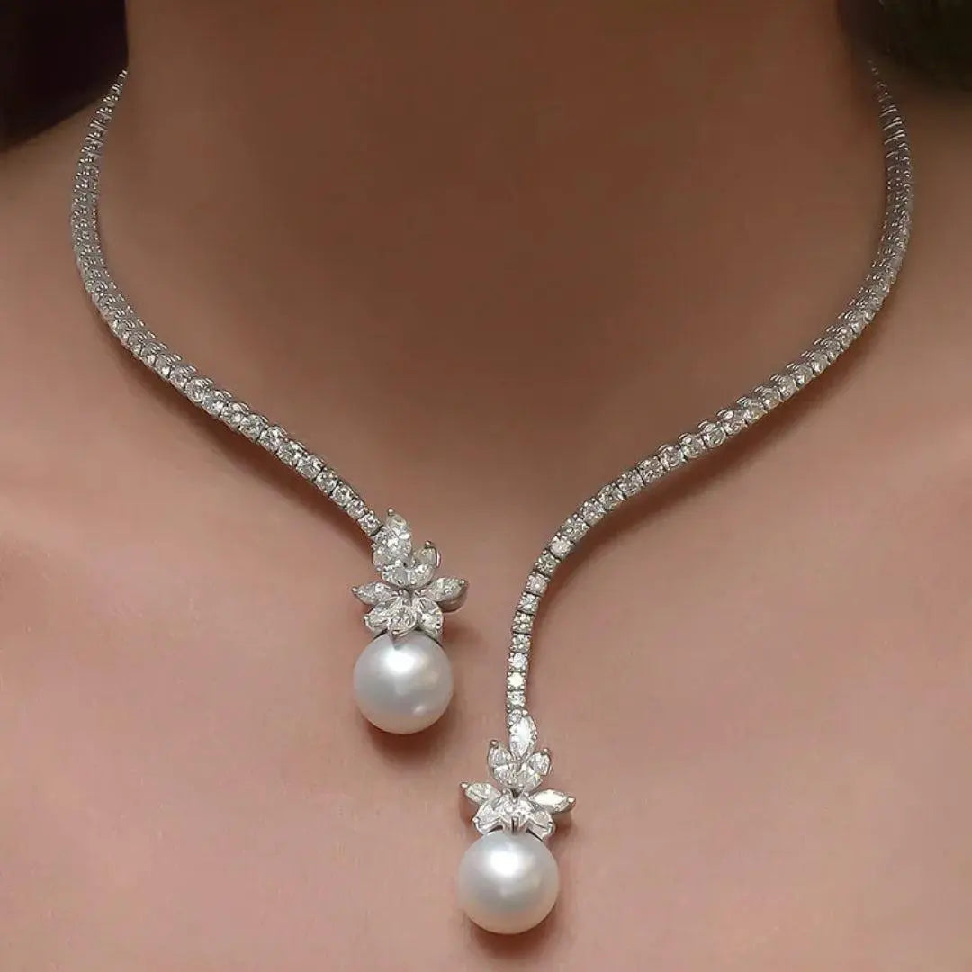 Stříbrný Náhrdelník s Elegantními a Lesklými Perlami