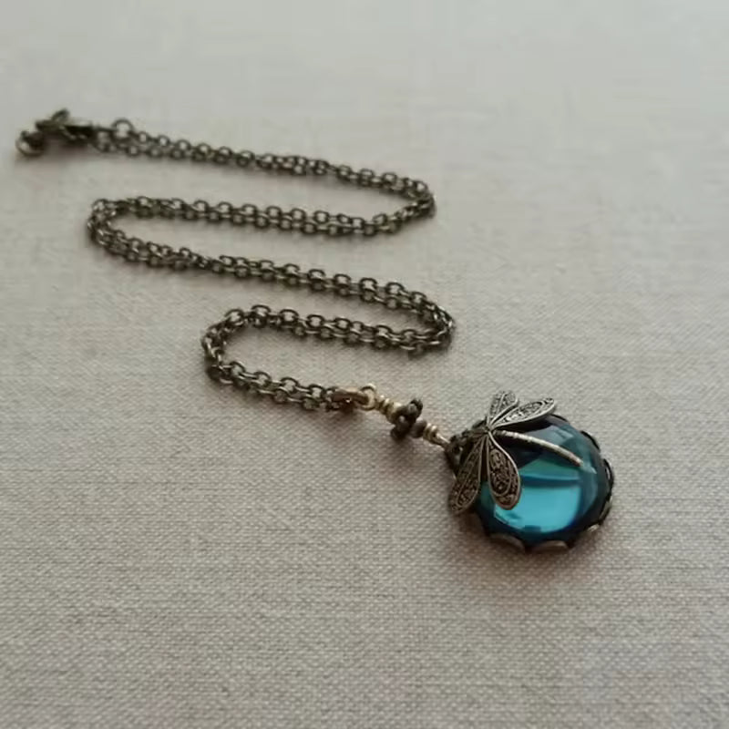 Vintage Dragonfly Necklace – Vzdušná Elegance