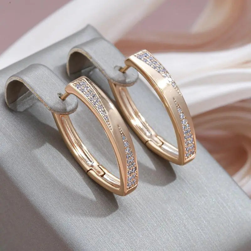 Elegantní zlaté náušnice s diamanty