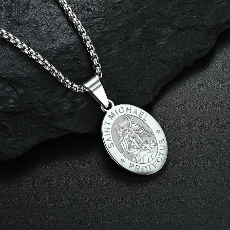 Oválný náhrdelník s portrétem anděla
