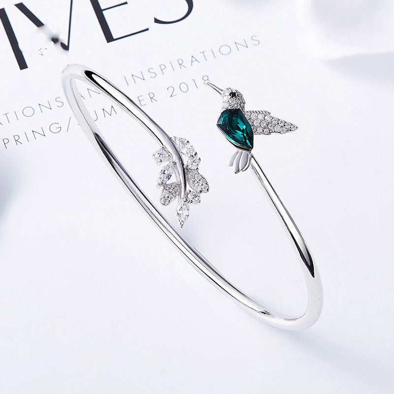 Nastavitelný prsten Hummingbird zdobený diamantovými kamínky
