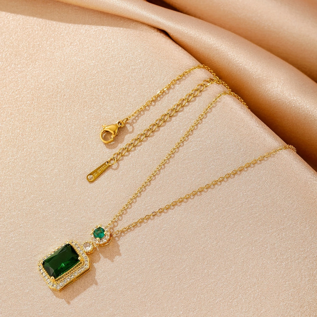 Collier Greta ozdobený smaragdovým kamenem